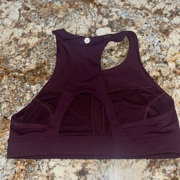 Lululemon size 10 sports bra, barely worn. - Picture 3 of 4